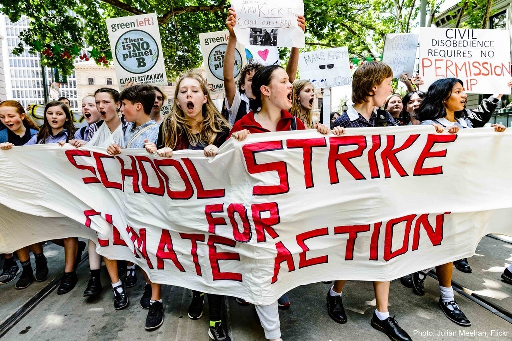 https://www.goodwork.ca/photos/w/19-03/52045/school-strike-for-climate-action-05.jpg